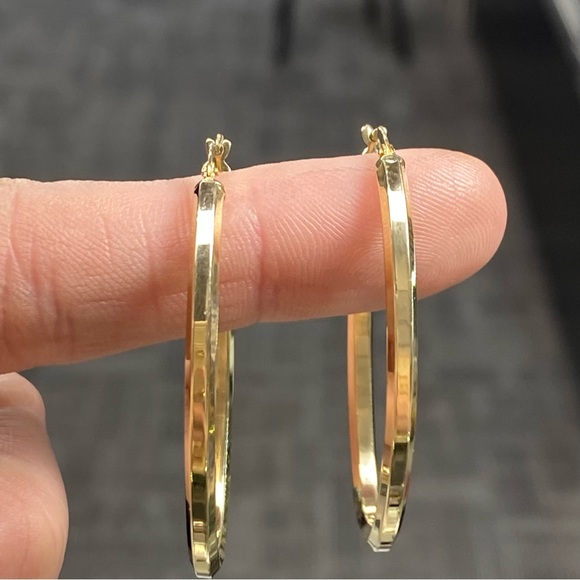 Solid 14k Yellow Gold Women's Oval Hoop Earrings - Picture 6 of 9